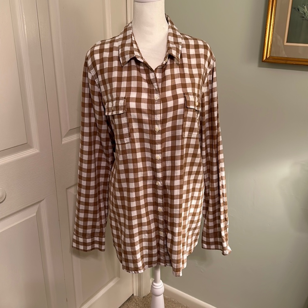 Size XXL Old Navy tan plaid flannel button up shirt